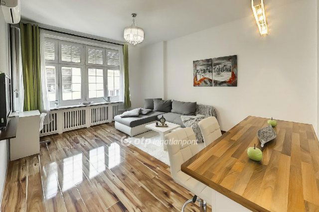 Eladó téglalakás, Budapesten, V. kerületben 145 M Ft, 2 szobás