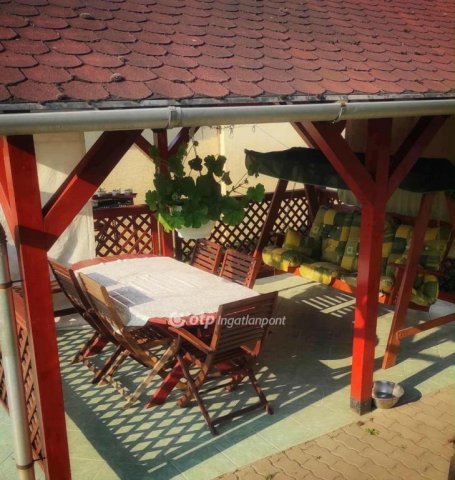 Eladó családi ház, Ercsiben 64.9 M Ft, 4 szobás