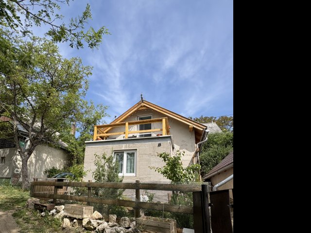 Eladó családi ház, Kesztölcön 24.9 M Ft, 1 szobás