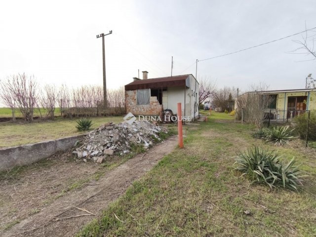 Eladó nyaraló, Kisapostagon 13.5 M Ft, 2 szobás