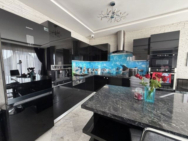 Eladó családi ház, Budapesten, III. kerületben 375 M Ft