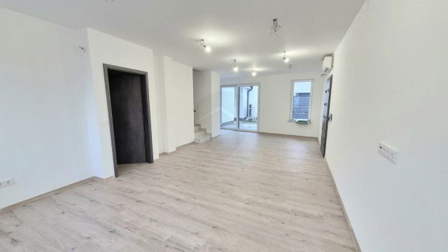 Eladó családi ház, Baján 98.6 M Ft, 5 szobás