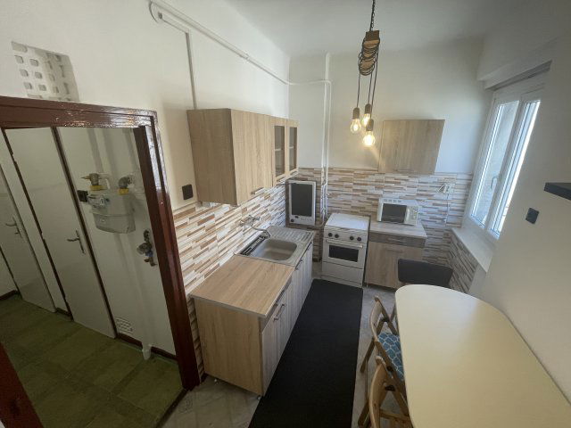 Eladó téglalakás, Nyíregyházán, Hősök terén 39.3 M Ft
