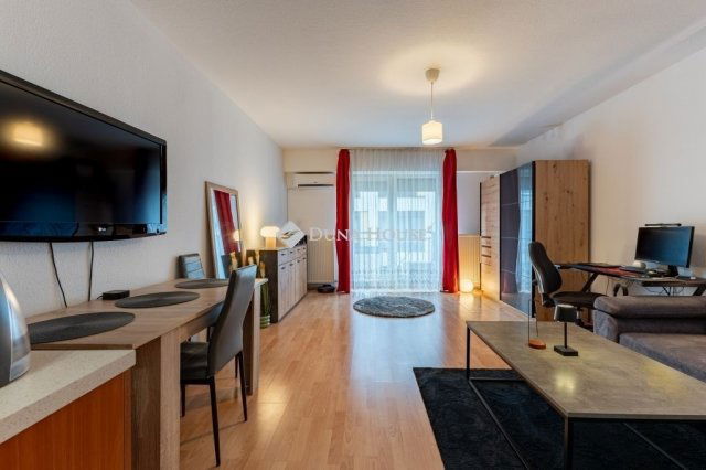 Eladó téglalakás, Budapesten, VIII. kerületben 69.9 M Ft