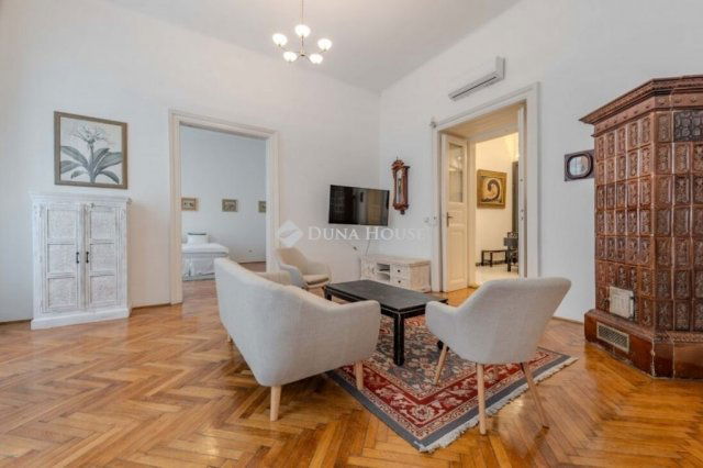 Eladó téglalakás, Budapesten, V. kerületben 259.9 M Ft, 3 szobás