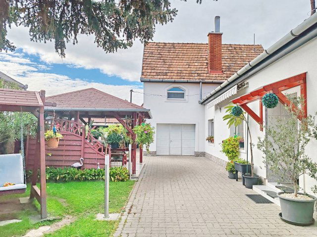 Eladó családi ház, Tökölön 94.9 M Ft, 6+1 szobás