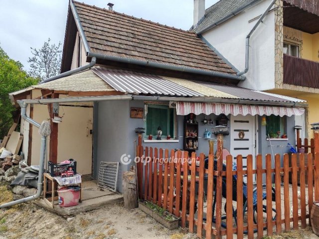 Eladó családi ház, Tökön 20 M Ft, 2 szobás