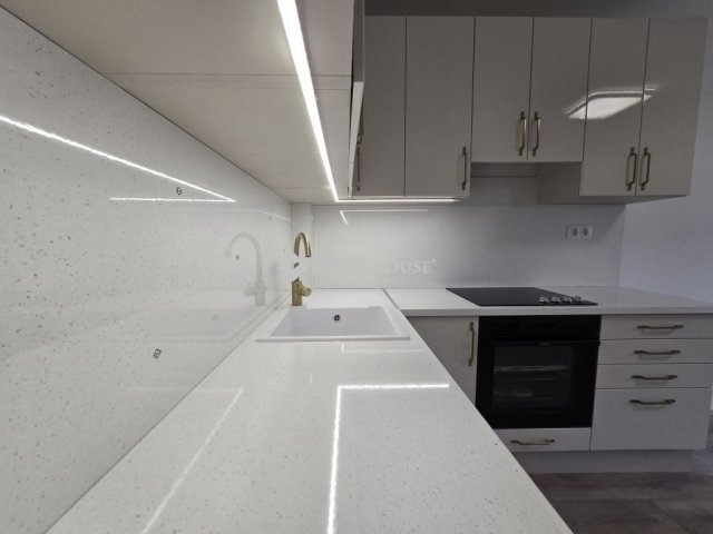 Eladó panellakás, Pécsett 49.9 M Ft, 2+1 szobás