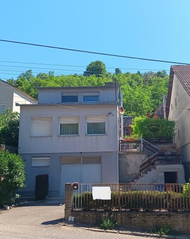 Eladó családi ház, Pécsett 75.9 M Ft, 4 szobás