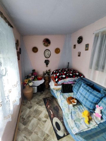 Eladó családi ház, Pécsett 22.9 M Ft, 2 szobás