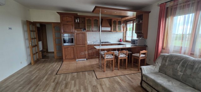 Eladó téglalakás, Dunaújvárosban 89 M Ft, 4 szobás