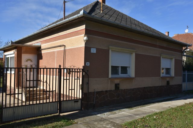 Eladó családi ház, Törökszentmiklóson 22.9 M Ft, 2+1 szobás
