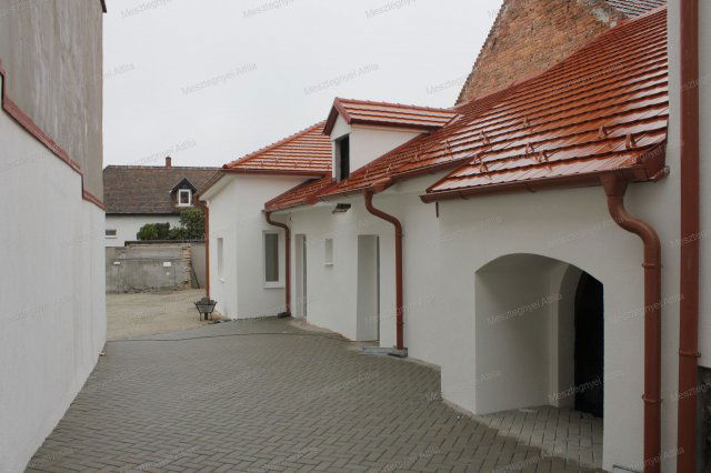 Eladó téglalakás, Sopronban 35 M Ft, 1 szobás