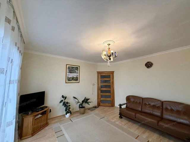 Eladó téglalakás, Sopronban 76 M Ft, 3 szobás