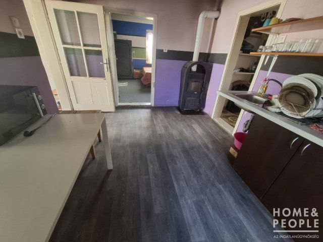 Eladó családi ház, Forráskúton 36.7 M Ft, 2 szobás