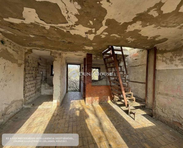 Eladó nyaraló, Komáromban 9 M Ft, 4 szobás