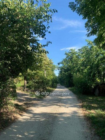 Eladó telek, Gyúrón 10 M Ft / költözzbe.hu