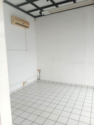 Kiadó üzlethelyiség, Győrött 330 E Ft / hó