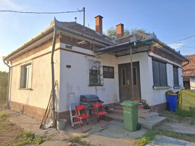 Eladó családi ház, Újszilváson 9.9 M Ft, 2 szobás