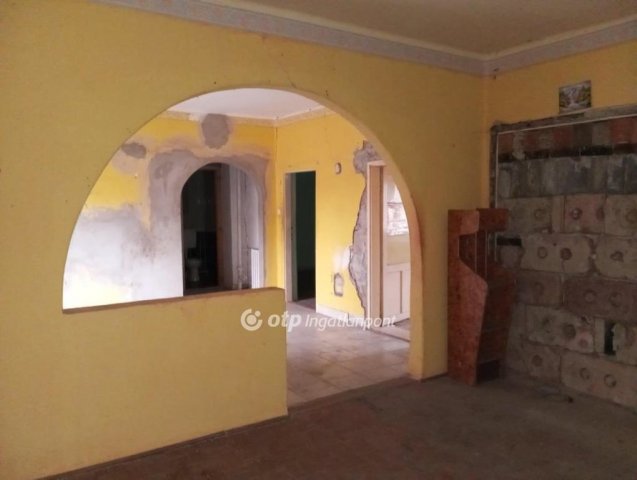 Eladó családi ház, Verpeléten 12 M Ft, 2 szobás