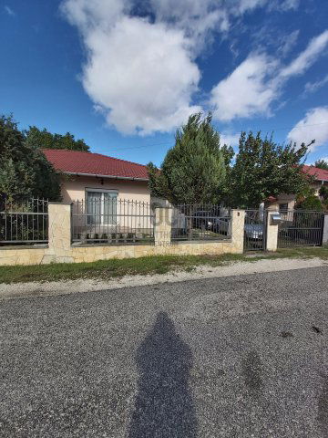 Eladó ikerház, Szigetszentmiklóson 83.9 M Ft, 4 szobás