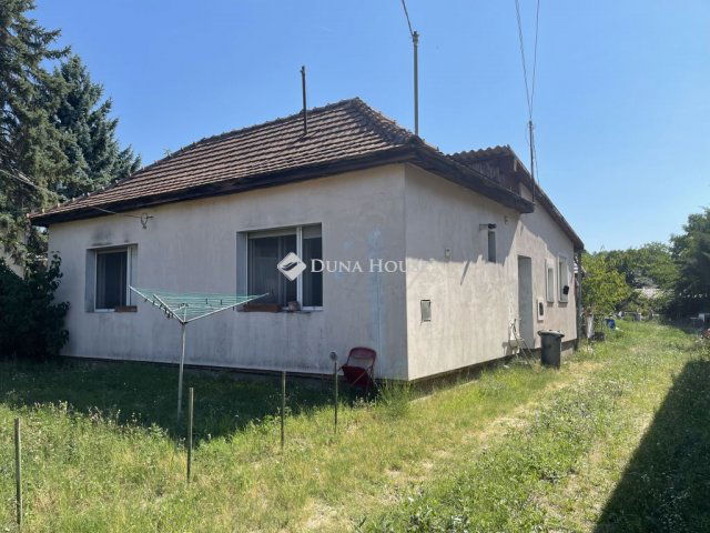 Eladó családi ház, Dunakeszin, Hunyadi János utcában 95 M Ft
