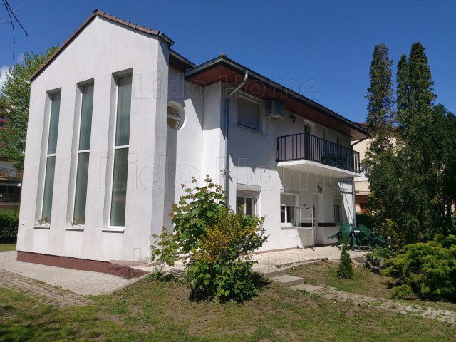Eladó családi ház, Siófokon 389 M Ft, 25 szobás