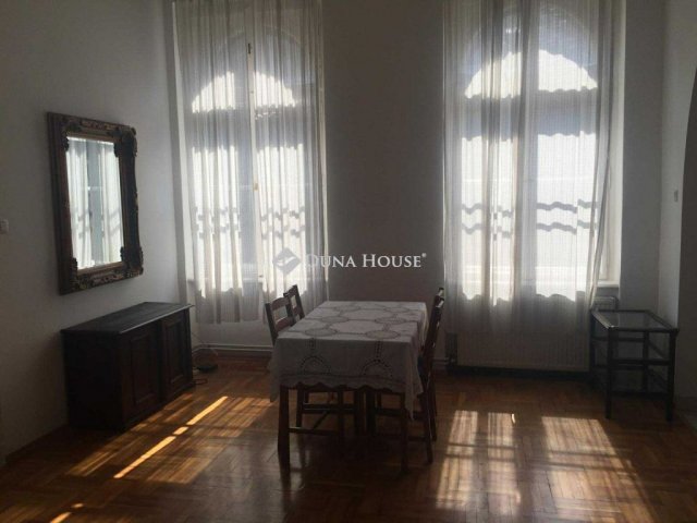 Eladó téglalakás, Budapesten, VI. kerületben, Izabella utcában