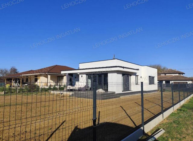 Eladó családi ház, Nyíregyházán 97 M Ft, 4 szobás