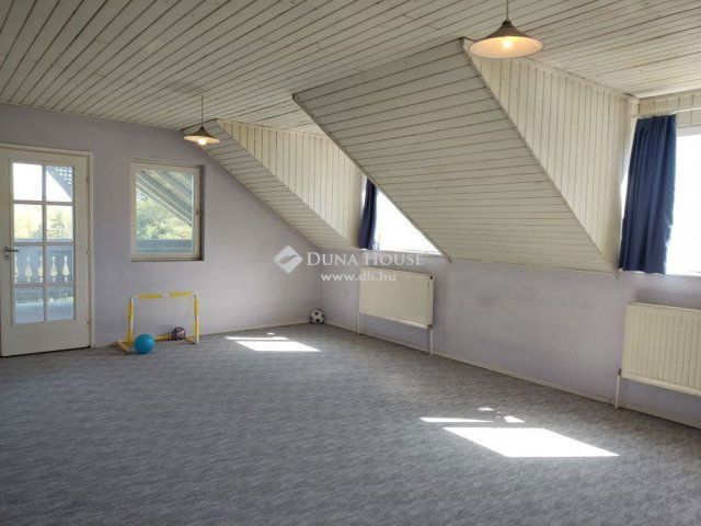 Eladó családi ház, Dunabogdányban 170 M Ft, 6+3 szobás