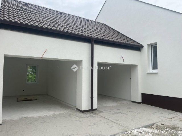 Eladó ikerház, Veresegyházon 115 M Ft, 4 szobás