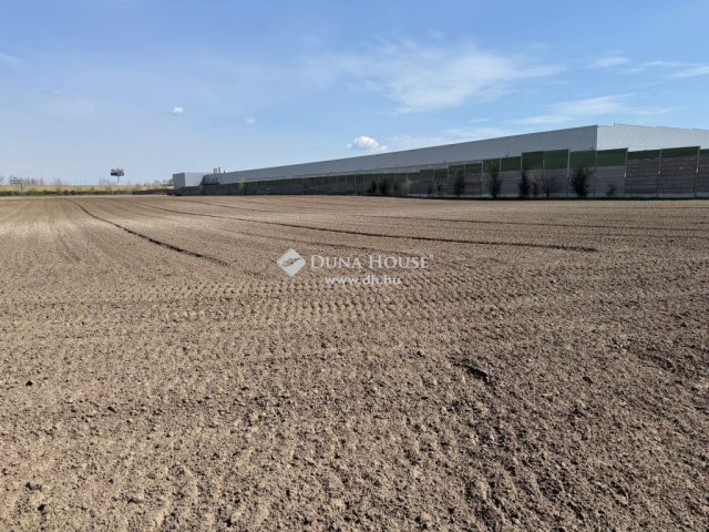 Eladó ipari ingatlan, Szigetszentmiklóson 748 M Ft