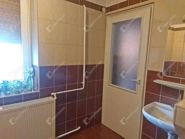 Eladó családi ház, Debrecenben 64.9 M Ft, 5 szobás