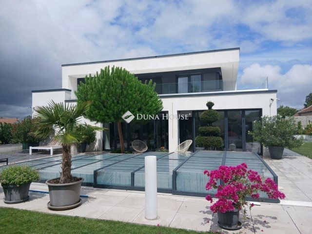 Eladó családi ház, Debrecenben 349 M Ft, 5 szobás