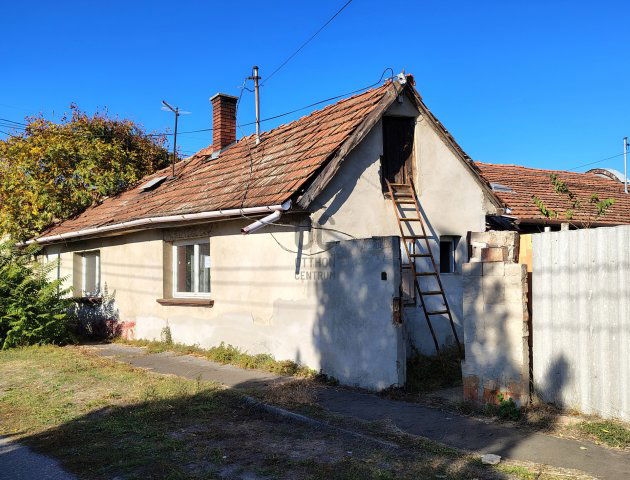 Eladó családi ház, Cegléden 19.9 M Ft, 2 szobás