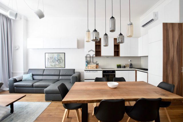 Eladó téglalakás, Budapesten, VI. kerületben, Zichy Jenő utcában