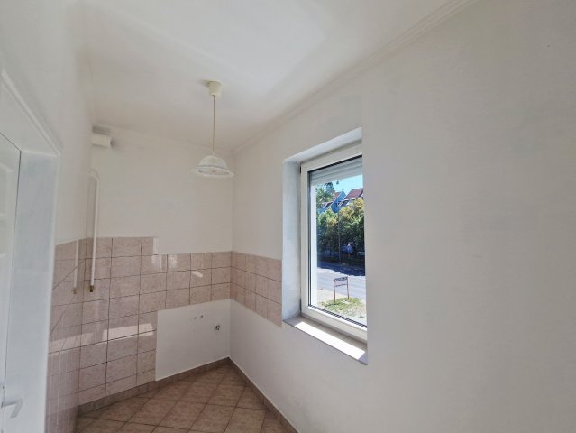 Eladó téglalakás, Egerben 49.9 M Ft, 3 szobás