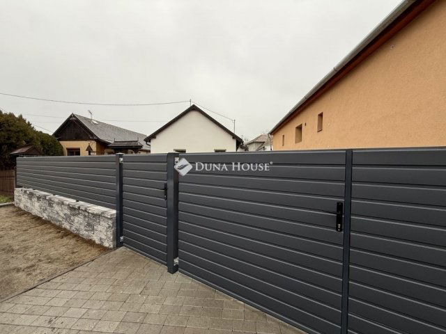 Eladó családi ház, Nyergesújfaluban 86.9 M Ft, 4 szobás