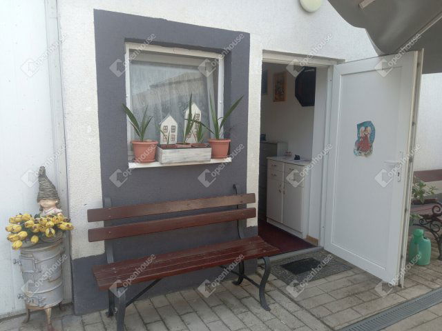 Kiadó téglalakás, albérlet, Szegeden 180 E Ft / hó, 2 szobás