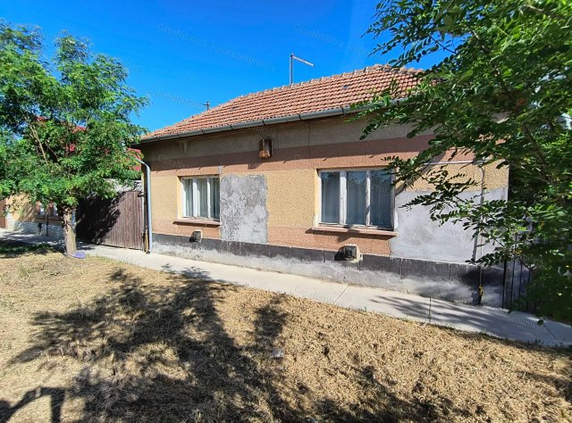 Eladó családi ház, Törökszentmiklóson 13.5 M Ft, 2 szobás