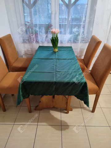 Eladó családi ház, Szárligeten 95.5 M Ft, 7 szobás