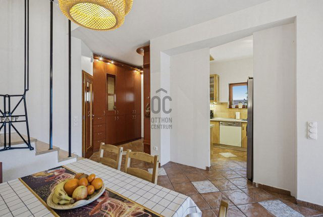 Eladó családi ház, Szentendrén 175 M Ft, 6 szobás