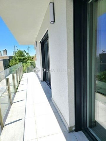 Eladó téglalakás, Pécsett 190 M Ft, 4 szobás