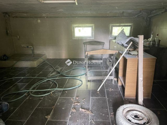 Eladó családi ház, Baján 14 M Ft, 1 szobás