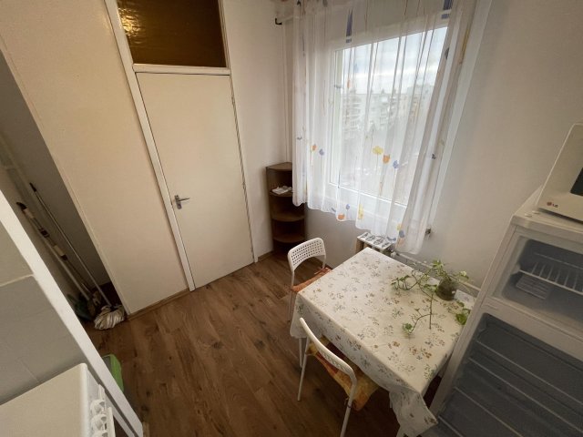 Eladó panellakás, Szegeden, Lomnici utcában 36.9 M Ft, 1 szobás