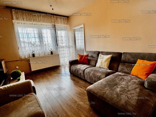 Eladó családi ház, Nagytarcsán 152 M Ft, 4 szobás