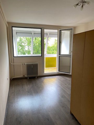 Eladó panellakás, Mohácson 36.4 M Ft, 3 szobás