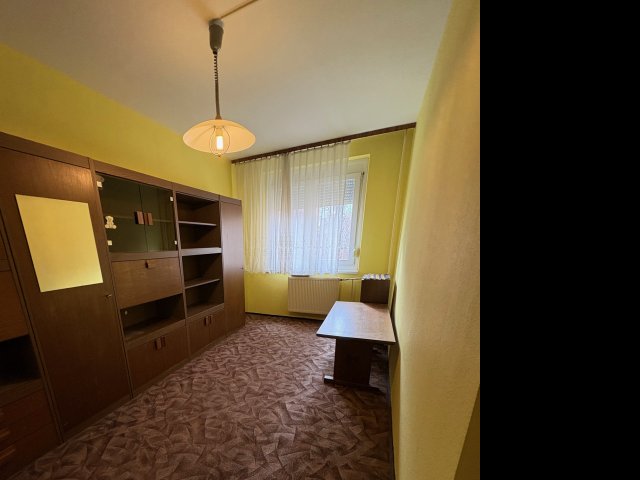 Eladó panellakás, Székesfehérvárott 47.99 M Ft, 2 szobás