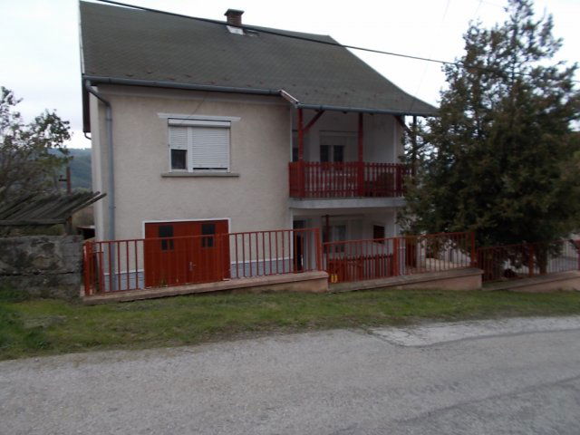 Eladó családi ház, Ózdon 19.3 M Ft, 3 szobás