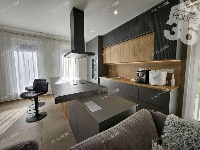 Eladó családi ház, Ballószögön 169.9 M Ft, 5 szobás